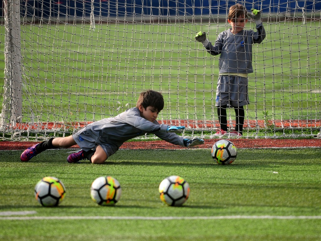 Тренировки вратарей по футболу (голкиперов) для детей | PSG Academy Russia